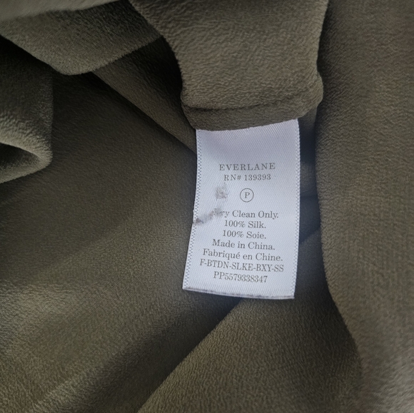 Everlane 100% Silk Olive Green Short Sleeve Collard Top Minimalist Basic 6 - Picture 5 of 7